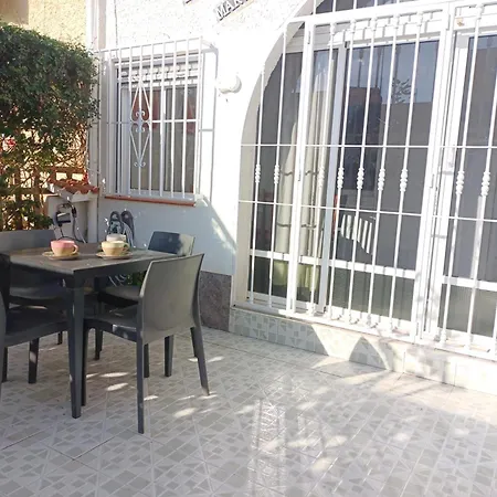 Charming Bungalow In Torrevieja Near La Mata Natural Park
