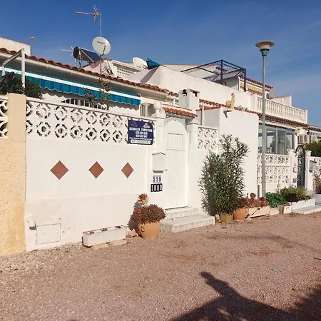 Charming Bungalow In Torrevieja Near La Mata Natural Park Nyaraló